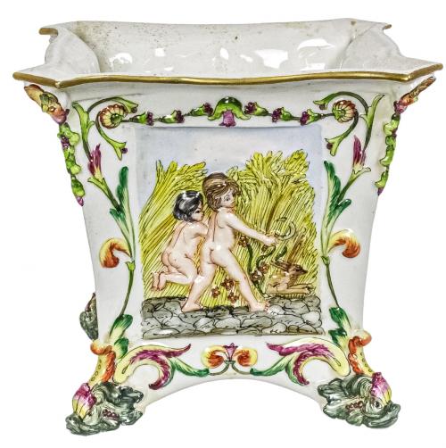 MACETERO EN PORCELANA DE ESTILO CAPODIMONTE