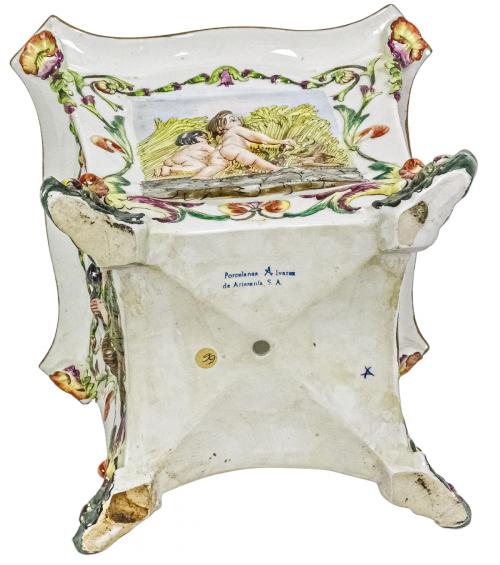 MACETERO EN PORCELANA DE ESTILO CAPODIMONTE