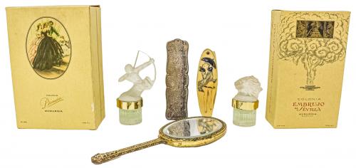 CONJUNTO DE PIEZAS DE TOCADOR Y ESTUCHES DE PERFUME