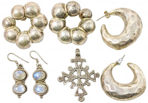 TRES PARES DE PENDIENTES Y UN COLGANTE