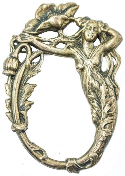 BROCHE DE ESTILO MODERNISTA