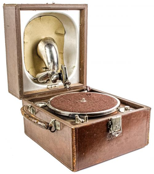 GRAMÓFONO DE MALETA DE LOS AÑOS 30