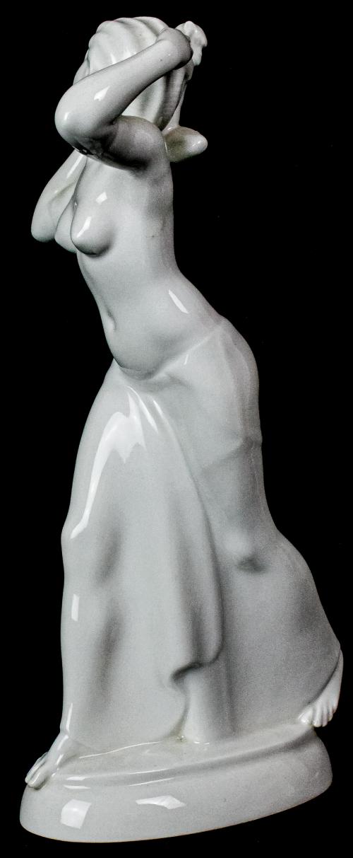FIGURA DE PORCELANA DE LOS AÑOS 30/40