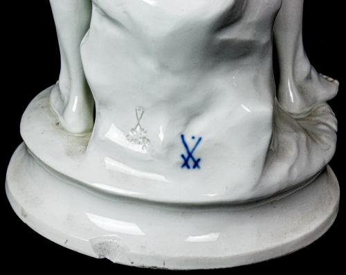FIGURA EN PORCELANA ALEMANA MEISEN