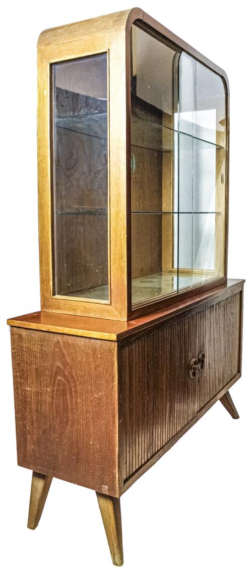 VITRINA DE MEDIADOS DE SIGLO XX