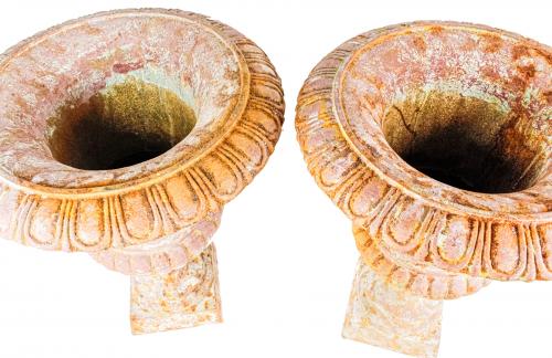 PAREJA DE COPAS DECORATIVAS DE HIERRO COLADO