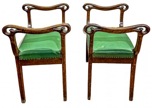 PAREJA DE BANQUETAS MODERNISTAS