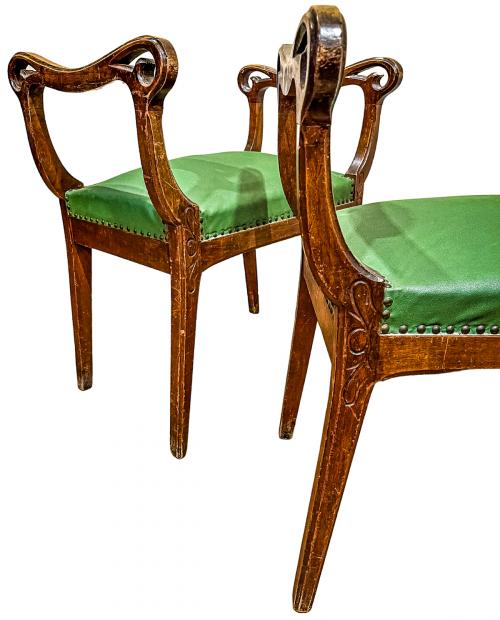 PAREJA DE BANQUETAS MODERNISTAS