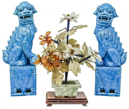 PAREJA DE FURIAS Y PEQUEÑO BONSAI DEL ÚLTIMO CUARTO DEL S.XX