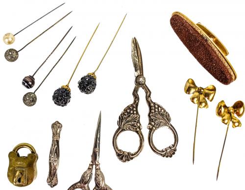 LOTE DE PIEZAS DE MANICURA Y OCHO AGUJAS DE PELO