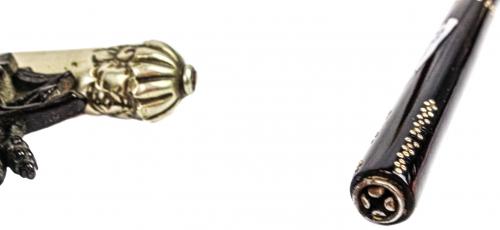 BROCHE, LACRADOR, PORTA PLUMAS Y ABRECARTAS