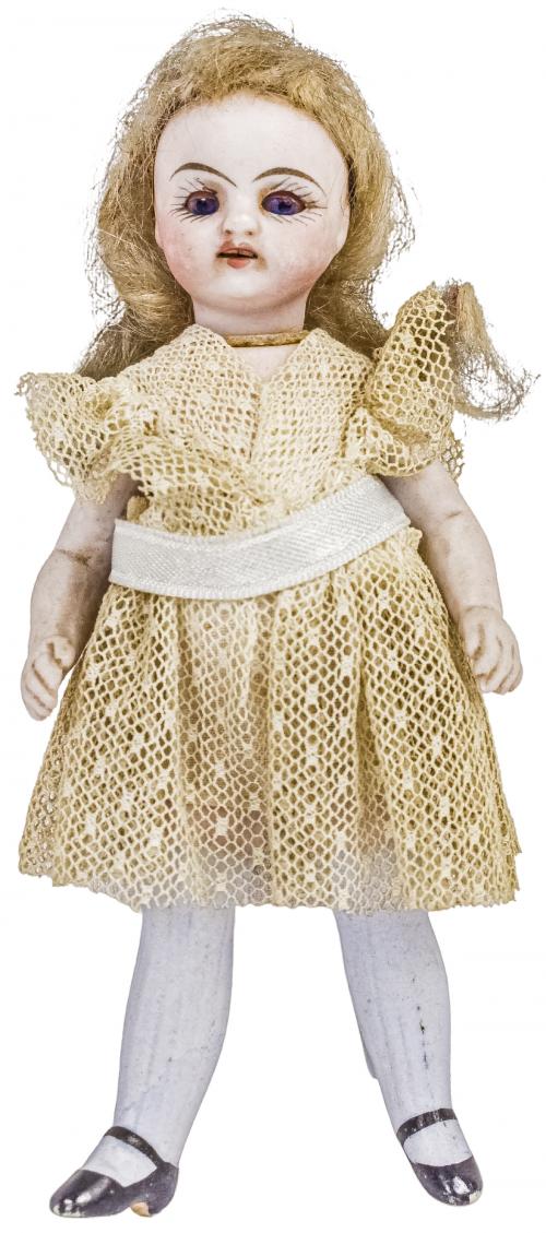 PEQUEÑA MUÑECA DE PORCELANA DEL PRIMER CUARTO DE SIGLO XX