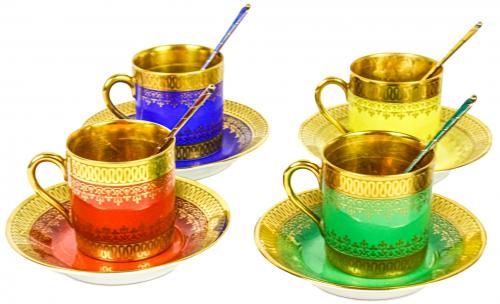JUEGO DE OCHO TAZAS DE PORCELANA DEL PRIMER CUARTO DE S. XX