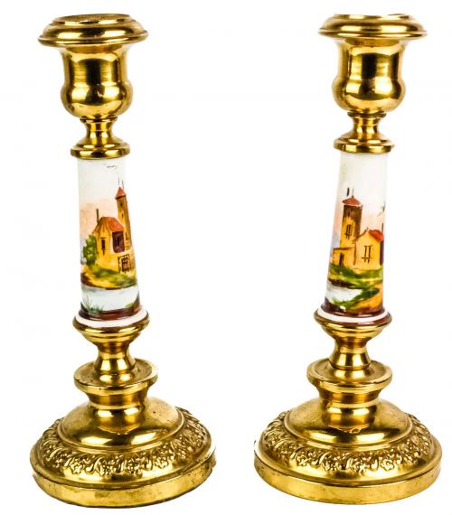 PAREJA DE CANDELEROS DE PPS. DEL S.XX