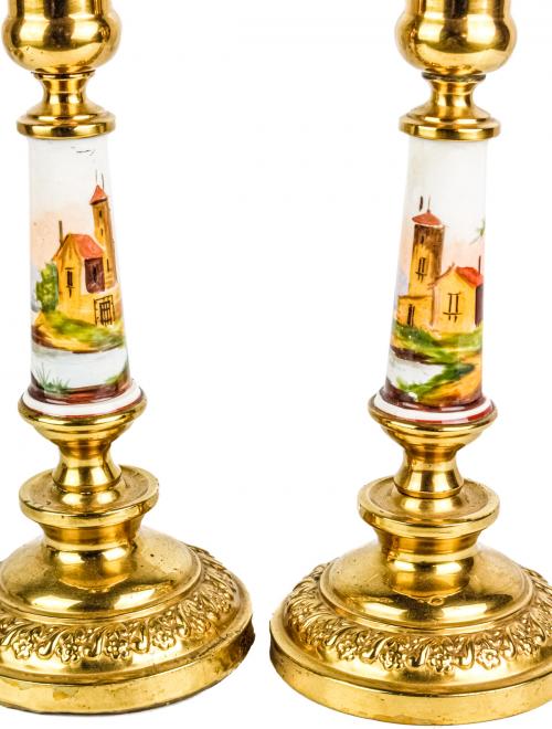 PAREJA DE CANDELEROS DE PPS. DEL S.XX