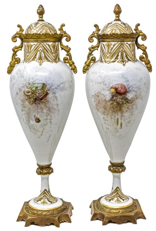 PAREJA DE JARRONES SEVRES