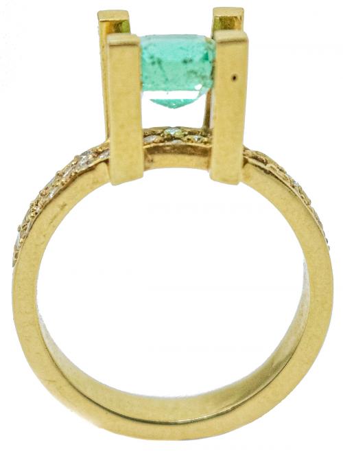 ANILLO CON ESMERALDA Y BRILLANTES
