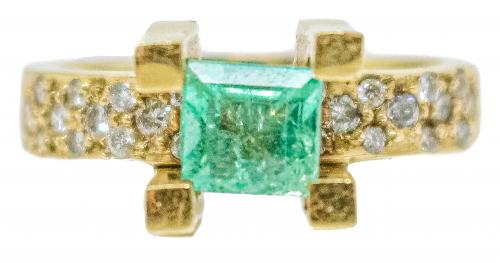 ANILLO CON ESMERALDA Y BRILLANTES