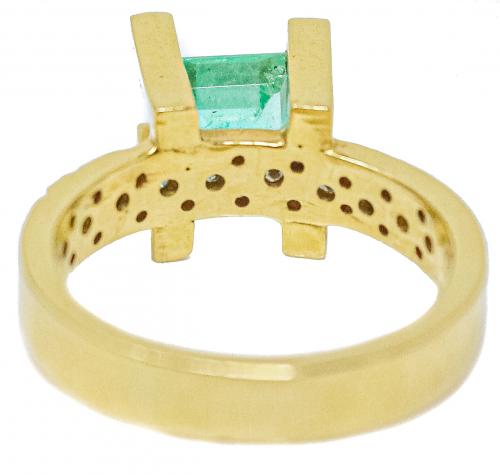 ANILLO CON ESMERALDA Y BRILLANTES