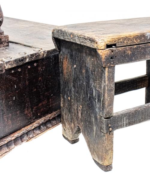 CAJA Y BANQUETA DE LIMPIABOTAS DE MEDIADOS DEL S.XX