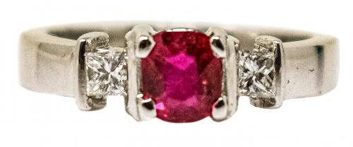 ANILLO CON RUBÍ Y BRILLANTES