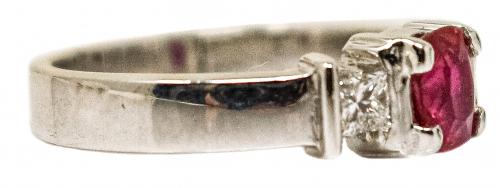 ANILLO CON RUBÍ Y BRILLANTES