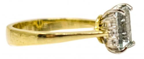 ANILLO CON AGUAMARINA Y BRILLANTES