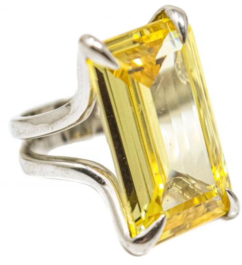ANILLO EN PLATA 