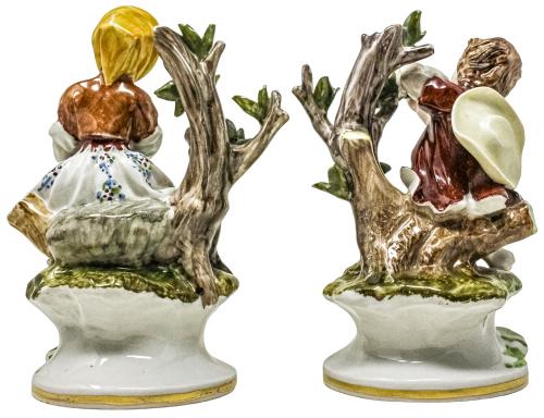 PAREJA DE FIGURAS EN PORCELANA DE MEDIADOS DEL S.XX