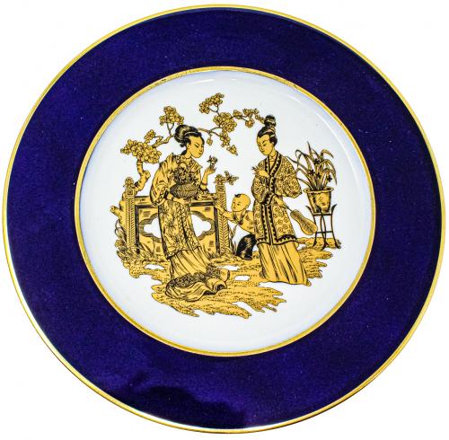 PLATO DECORATIVO EN PORCELANA 