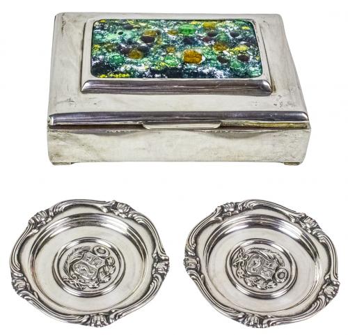CAJA Y DOS CENTRITOS DE MESA EN PLATA 