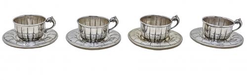 CONJUNTO DE CUATRO TAZAS CON PLATO EN PLATA