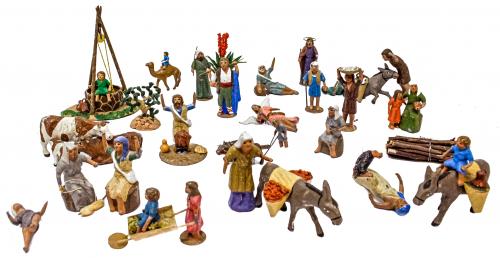 CONJUNTO DE 24 FIGURITAS DE PESEBRE DE LA 1ª MITAD DE S. XX