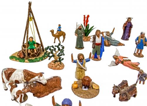 CONJUNTO DE 24 FIGURITAS DE PESEBRE DE LA 1ª MITAD DE S. XX