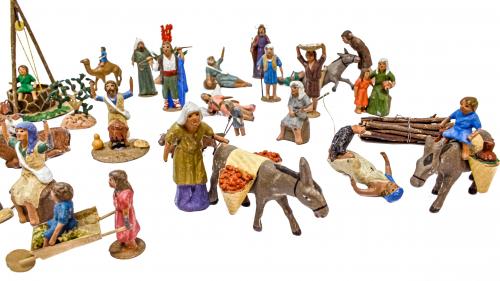 CONJUNTO DE 24 FIGURITAS DE PESEBRE DE LA 1ª MITAD DE S. XX