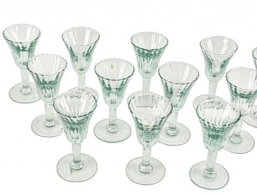 CONJUNTO DE 12 COPAS DE LICOR DE MEDIADOS DEL S.XX