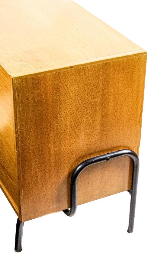 PEQUEÑO MUEBLE AUXILIAR DE LOS AÑOS 60
