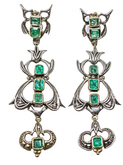 PENDIENTES DE ESTILO ANTIGUO CON ESMERALDAS