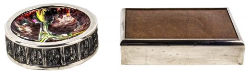 CAJA CIGARRERA Y DOS CENICEROS DE PLATA