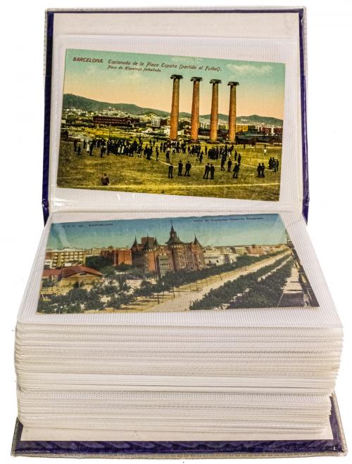 ALBUM CONTENIENDO 99 POSTALES DE BARCELONA