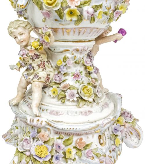 JARRÓN CON TAPA DE PORCELANA ALEMANA