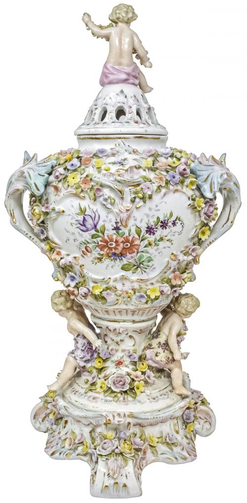 JARRÓN CON TAPA DE PORCELANA ALEMANA
