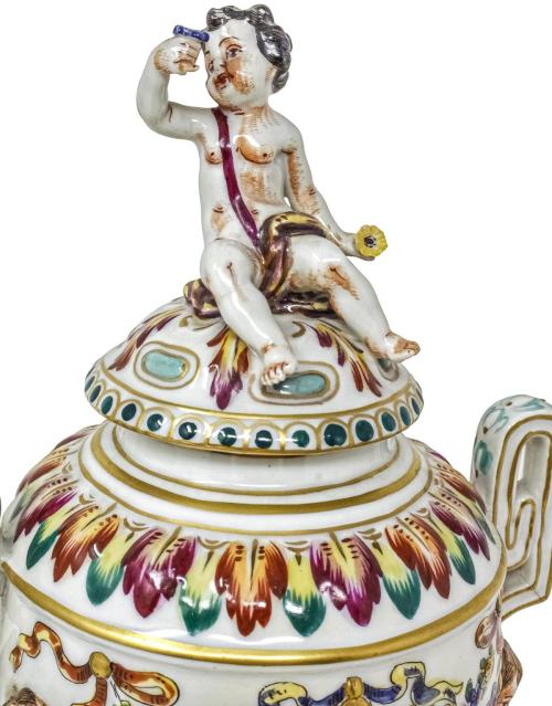 JARRÓN CON TAPA DE PORCELANA CAPODIMONTE