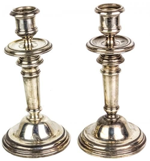 PAREJA DE CANDELEROS DE PLATA DEL PRIMER TERCIO DEL S.XX