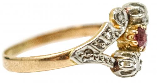 SORTIJA CON DIAMANTES Y RUBÍ DE PPS. DEL S.XX