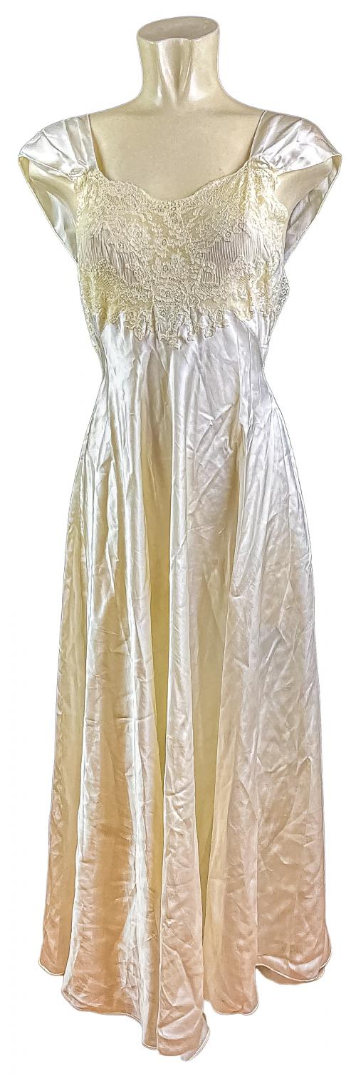 CAMISÓN DE NOVIA EN SEDA DE LOS AÑOS 40