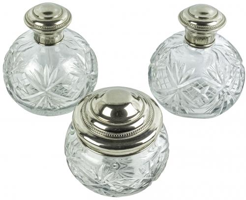 JUEGO DE PIEZAS DE TOCADOR EN CRISTAL Y PLATA