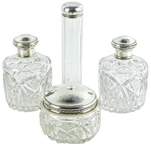 CONJUNTO DE PIEZAS DE TOCADOR DE LA PRIMERA MITAD S.XX