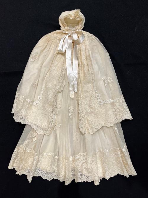 VESTIDO DE CRISTIANAR DE MEDIADOS DEL S.XX