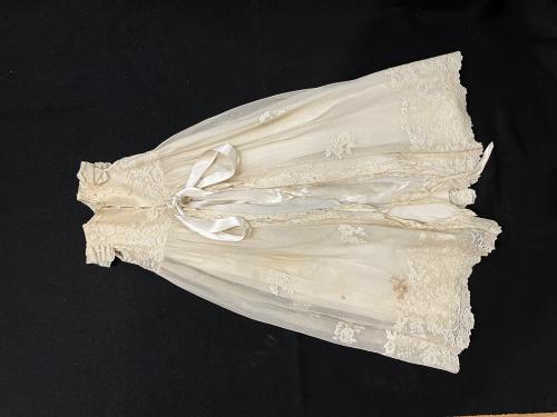 VESTIDO DE CRISTIANAR DE MEDIADOS DEL S.XX